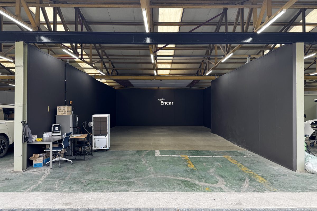 The Encar photo studio where every car is photographed against the same backdrop